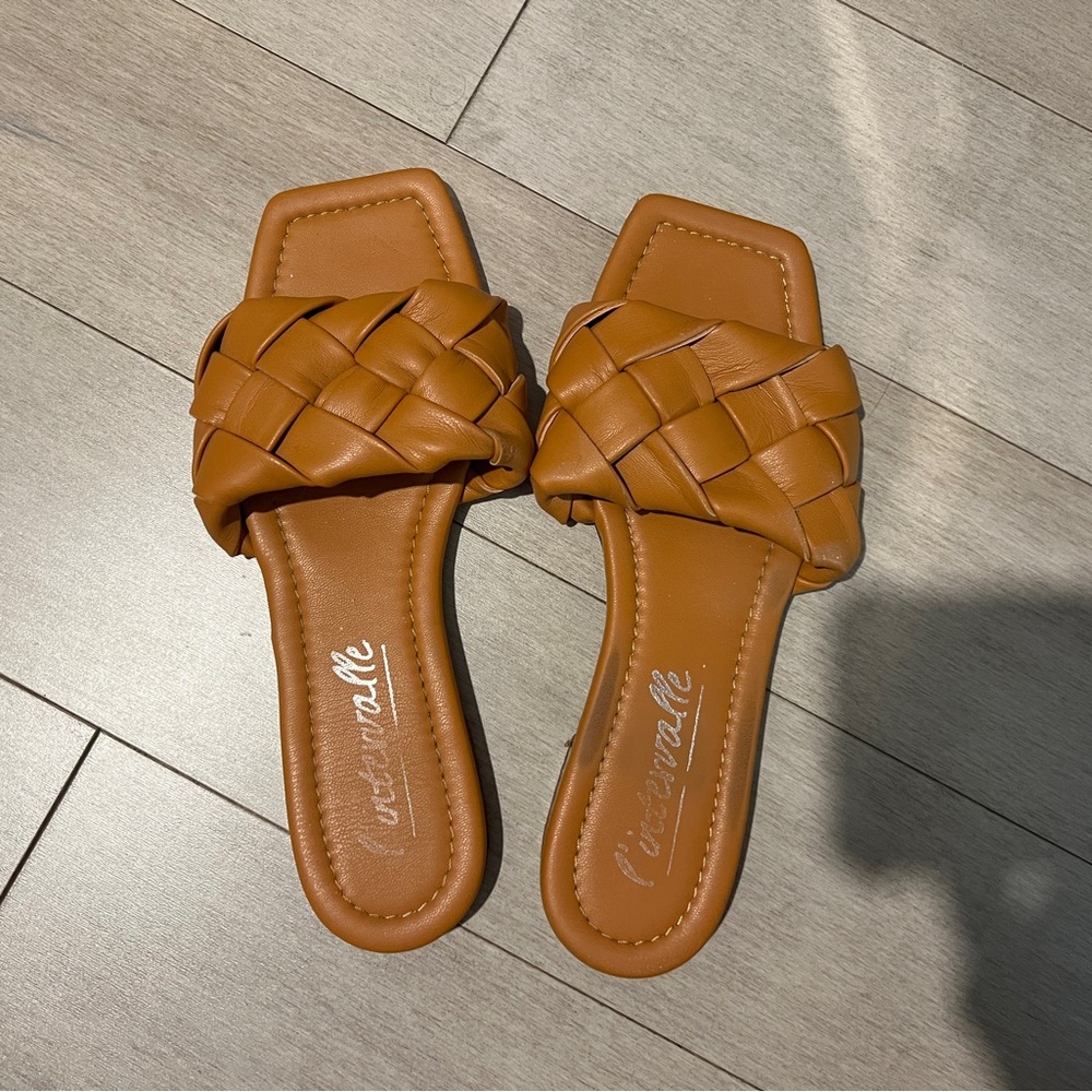 L'INTERVALLE Tan Braided Leather Slide Sandals